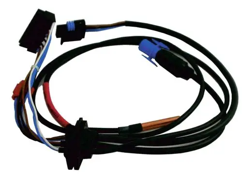 Kabelsatz mit mehreren Drähten und Steckverbindern, verwendet für elektrische Anschlüsse, markiert mit "Wolf".
